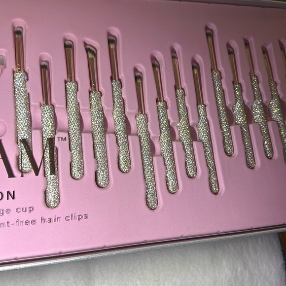 2024 Glitz & Glam Christmas holiday 31 piece essential brush collection 🎀💎 - Picture 9 of 16